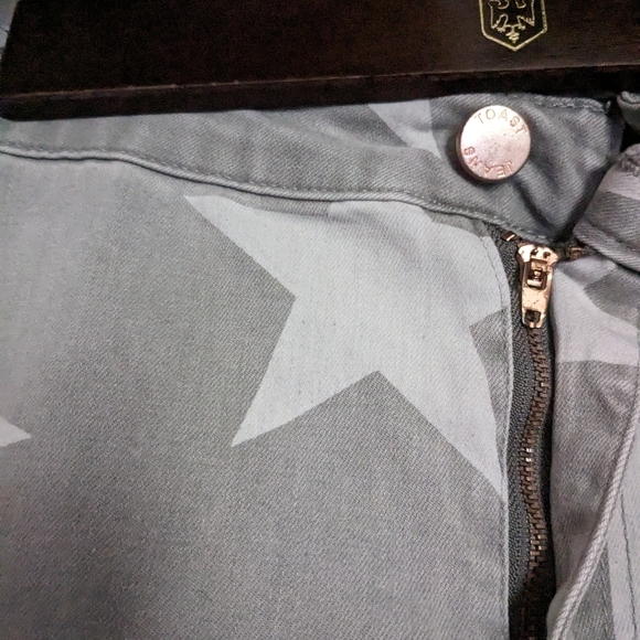 Gray W/ White Stars Pattern Flared Bell Bottom High Waisted Jeans W/ Frayed Hem - Picture 6 of 14